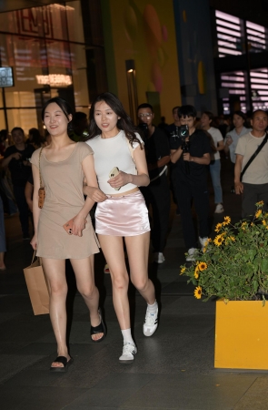 着实性感撩人··