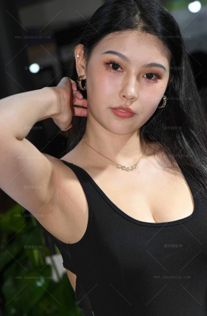 26328-26-58√玉腿黑丝夏姿都坐车头盖上了呢 11P