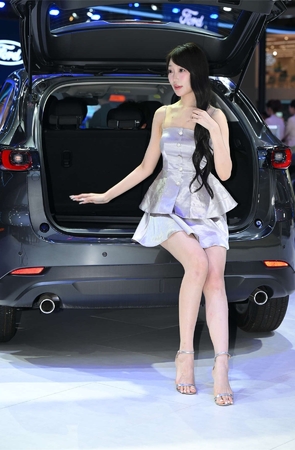 可爱银色连衣裙