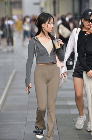 街拍甜美小清新的长裤妹纸