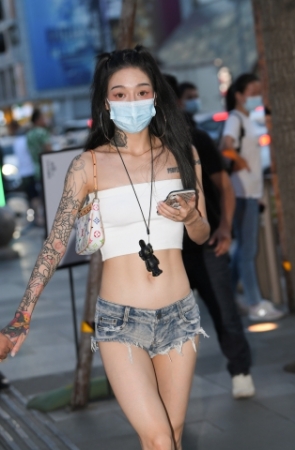 夏日性感热裤美女