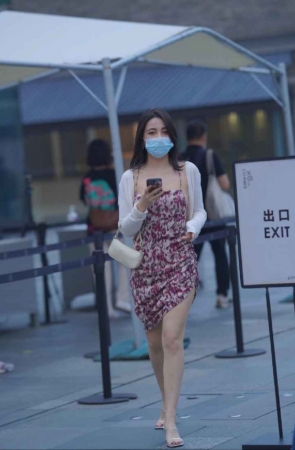 精选街拍作品 NO.1524 碎花吊带裙少妇[94P/132MB]