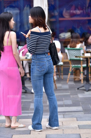 &迷路闺蜜美女