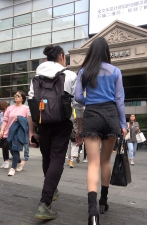 V37热裤性感美腿街拍美女 [139 GB/4K]