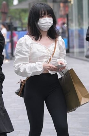 黑色紧身裤美女(53P)