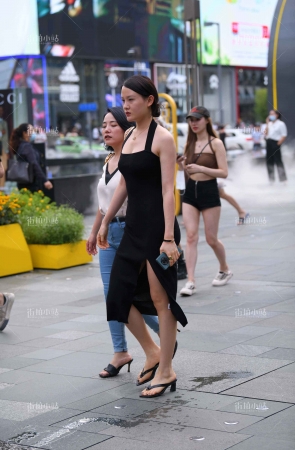 街拍黑色开叉长裙