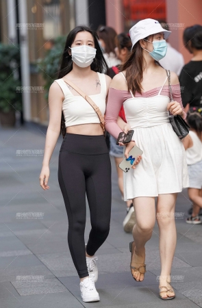 运动裤小妹