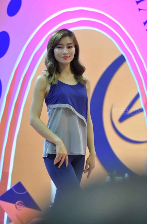 美丽大方女模特