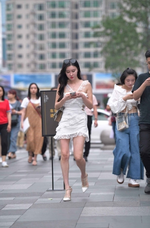 街拍极品美腿性感美女