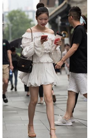 漂亮的白裙小姐姐(33P)