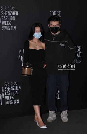 黑色长裙