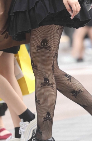 黑丝街拍短裙妹子