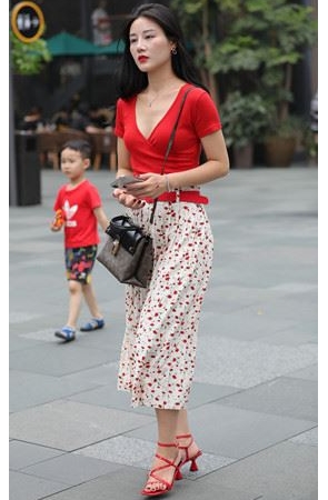 漂亮的红衣长裙小姐姐(39P)