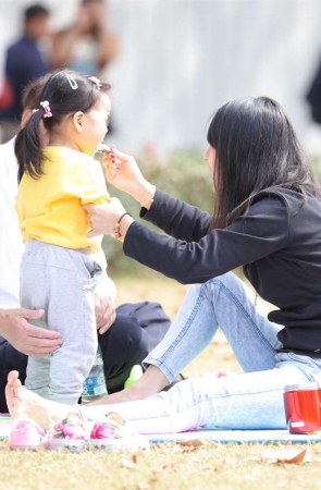 No1083 美丽少妇一双细长玉足的性感度爆棚 第2套