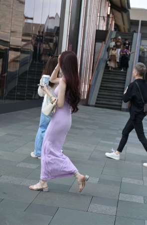 优雅粉色修身长裙