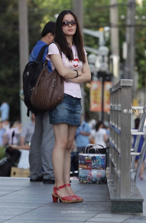 街拍高跟鞋女神MM