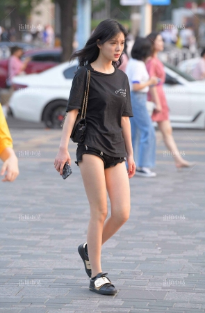 黑色系少女