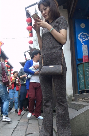 紧身裤美妇