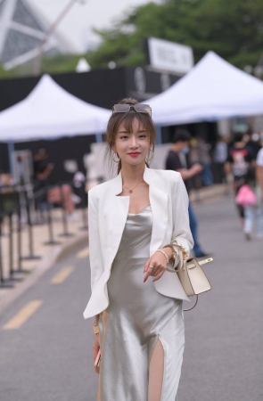 魅力丝质长裙 [122P-2.49GB]