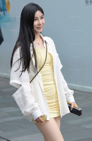 25521=13=68√白皙美腿拖鞋小姐姐 10P