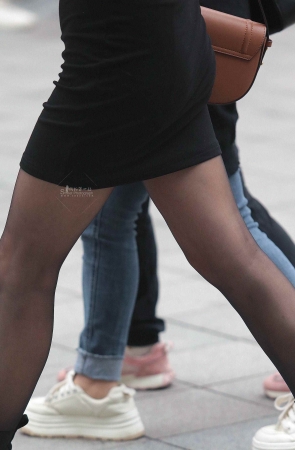 街拍黑丝短裙
