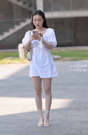 22429-1+131白皙女孩【套图➕视频】 20P