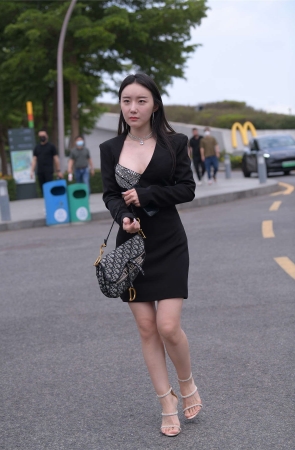 西装裙魅力显白