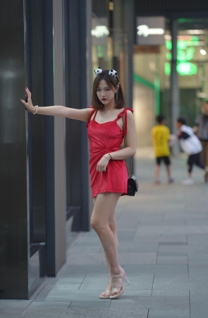 目若秋水 窈窕佳人