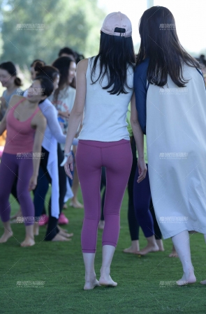 &甜蜜蜜瑜伽美女&