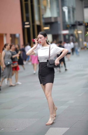 街拍包臀裙美女