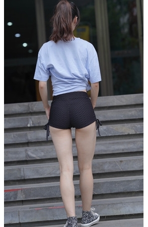 （套图）攀岩的黑色短裤美女(711P)[9.82G/JPG]