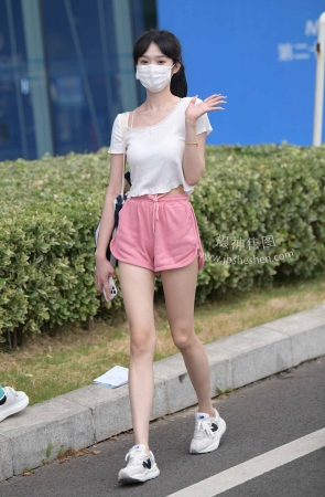 22828-19+77粉色热裤女孩 16P