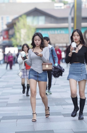 蓝色紧身包臀裙