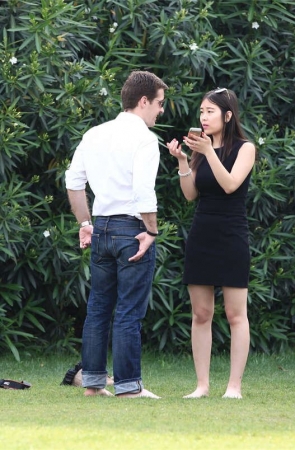 No755 携老外男友出场的东方女孩，姿势自然奔放那是必须的 第3套