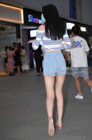 22530-18+129修长的热裤美腿 18P