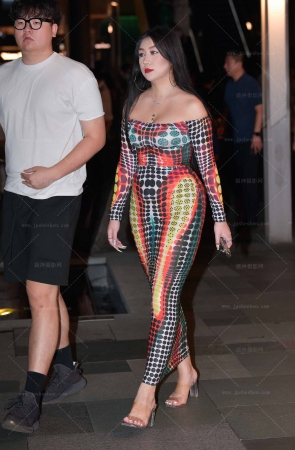 24811-33=38√韵味～抹胸～包臀裙轻熟女 10P