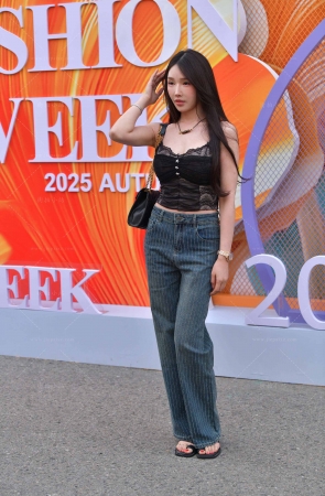 搭讪街拍长裤小姐姐