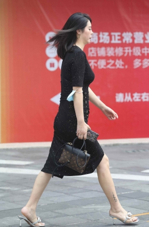 气质黑裙街拍高跟shaofu