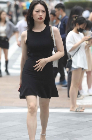 黑裙高跟街拍少妇-13P