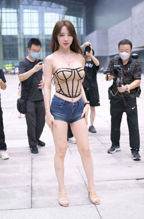 大长腿热裤性感美女