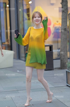 出水芙蓉 甜美可爱美女