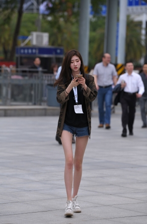 苗条长腿美女
