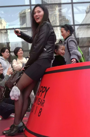 包臀短裙黑丝性感高跟美女