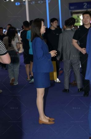 韵味的卖车销售员