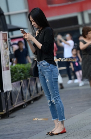 美女，你在找什么呀！