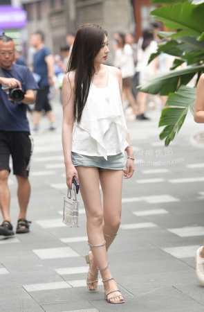 2377-12=83√靓丽清新美腿女生 16P