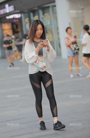 黑色紧身裤