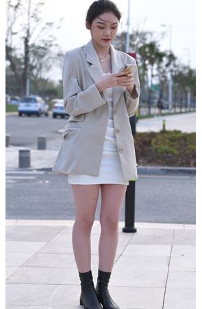 小西服美女(73P)