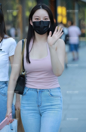 丰满蓝牛美眉