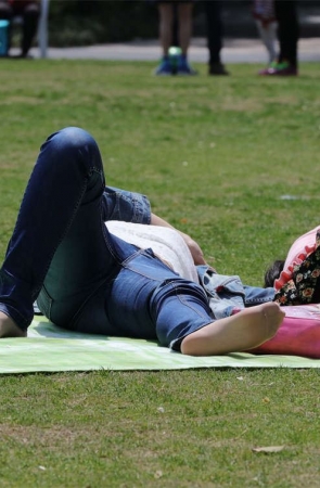 No1067 简直不敢相信，文静的美足少妇，最后睡成了四仰八叉 第3套